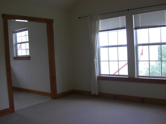 Living and Kitchen - 107 S Laurelwood Dr