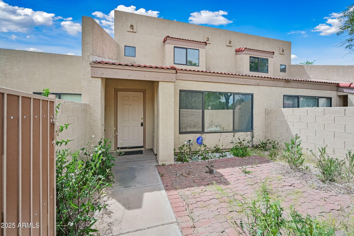 Primary Photo - 4734 W Townley Ave