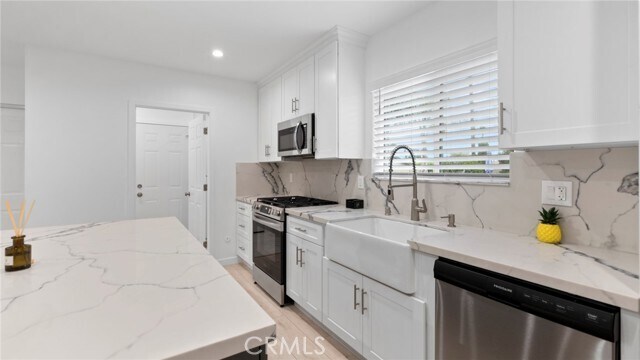 Building Photo - 330 Teasdale Dr