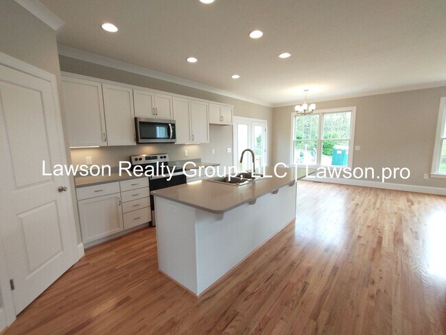 Foto del edificio - Upscale Three Bedroom in Colonial Green with Garage