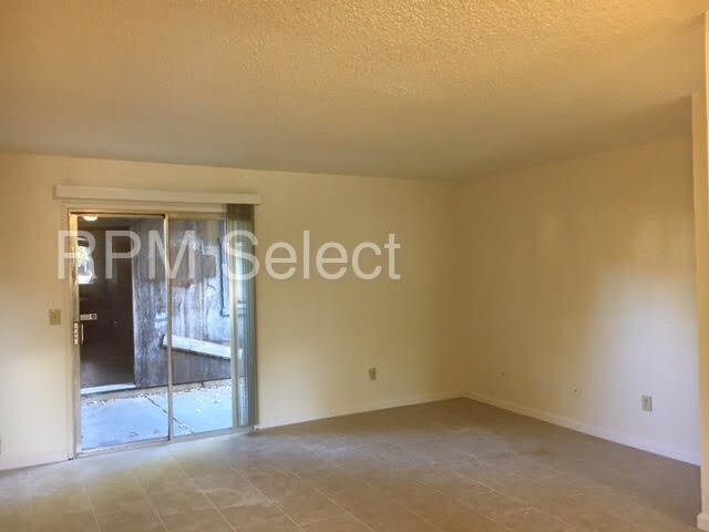 Building Photo - 410 Marshall Rd