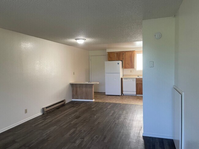 Foto del edificio - Nice Townhome-2 bed 1.5 Bath--Situated in the Friendly town of Grants Pass