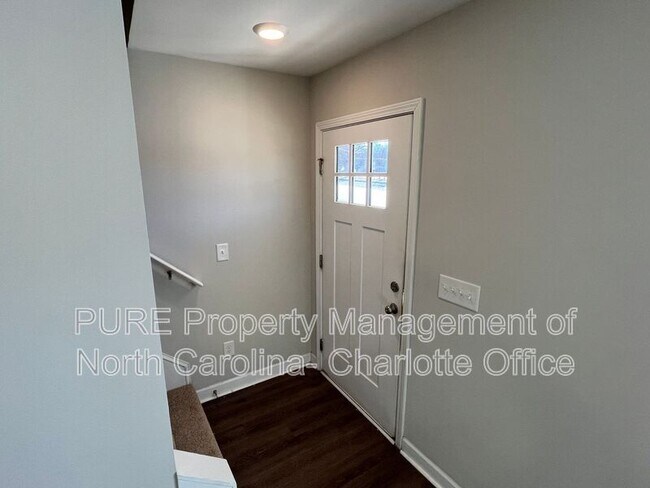 Foto del edificio - 215 N Oak St