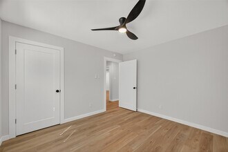 Building Photo - 11742 N Little John Cir