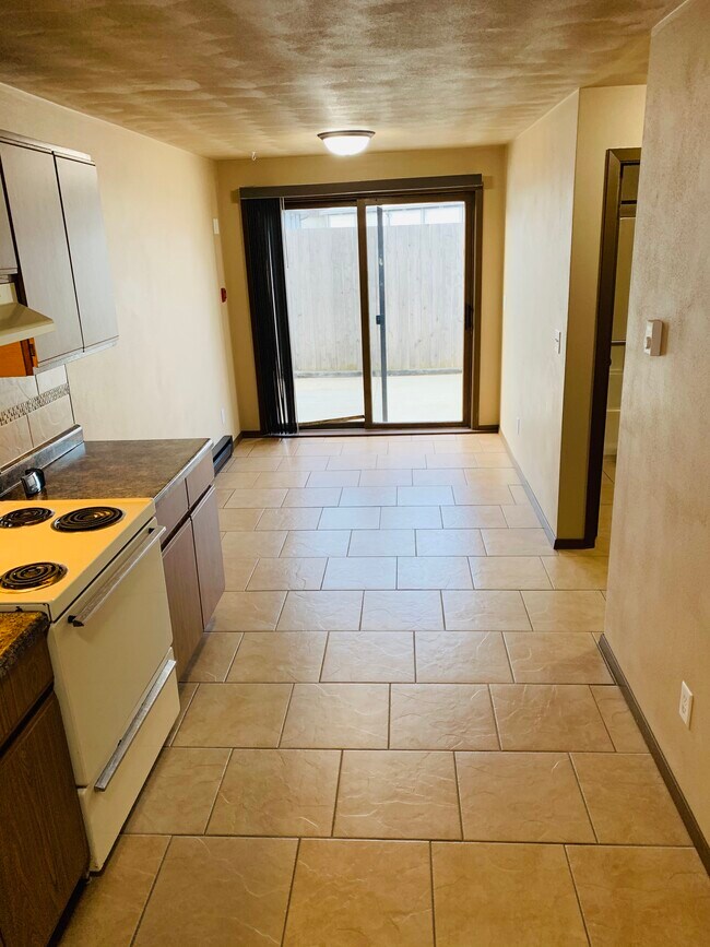Dining Room - 1005 S Lake St