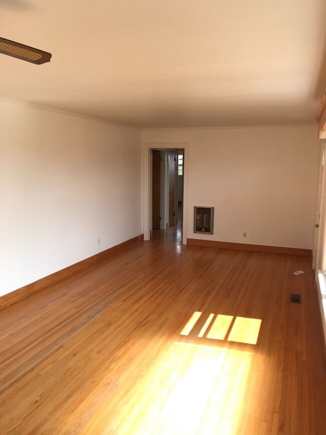 Foto del edificio - Corner lot with over 2 acre yard in Lebano...