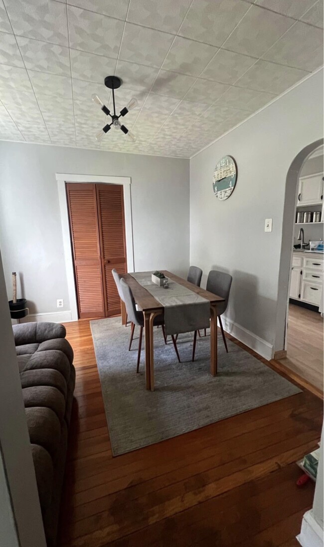 Building Photo - 206 Marne Rd