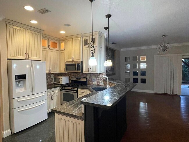 Building Photo - Home for Rent in Sacramento (Rosemont Park)