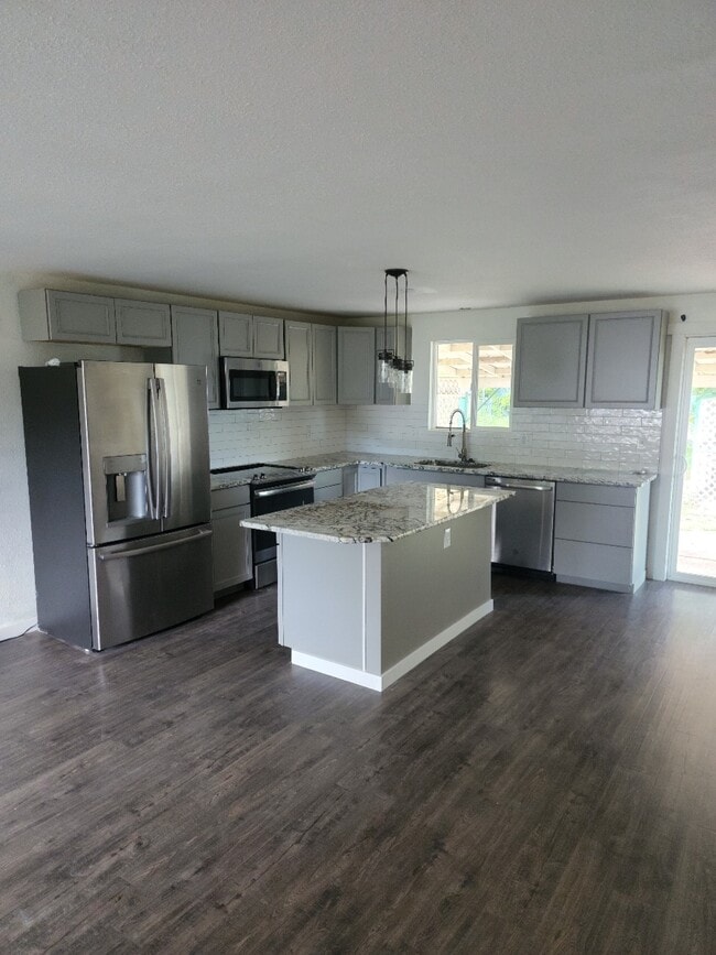 Foto del edificio - 4104 W Pleasant Ln