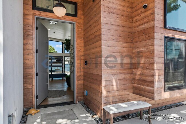 Foto del edificio - 399 N Murphy Ave