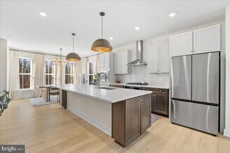 Building Photo - 42203 Jousting Ter