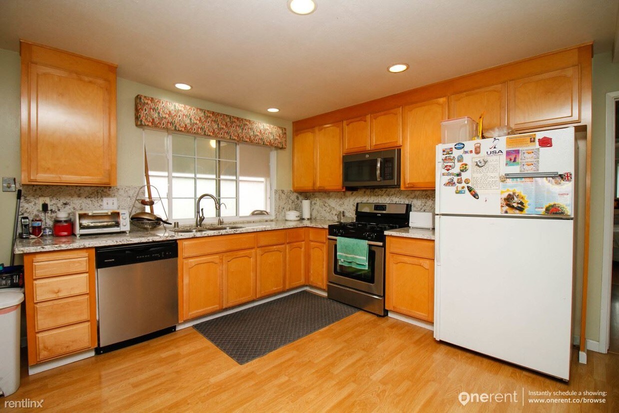 Primary Photo - 1050 Castleton Way