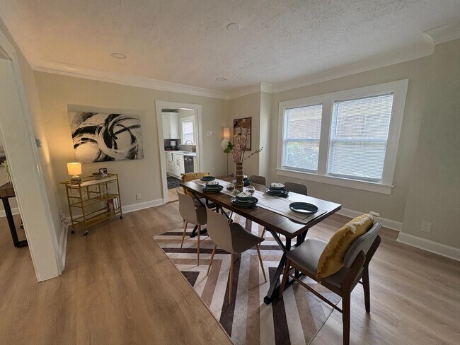 Foto del edificio - 6039 E Lowell Ave