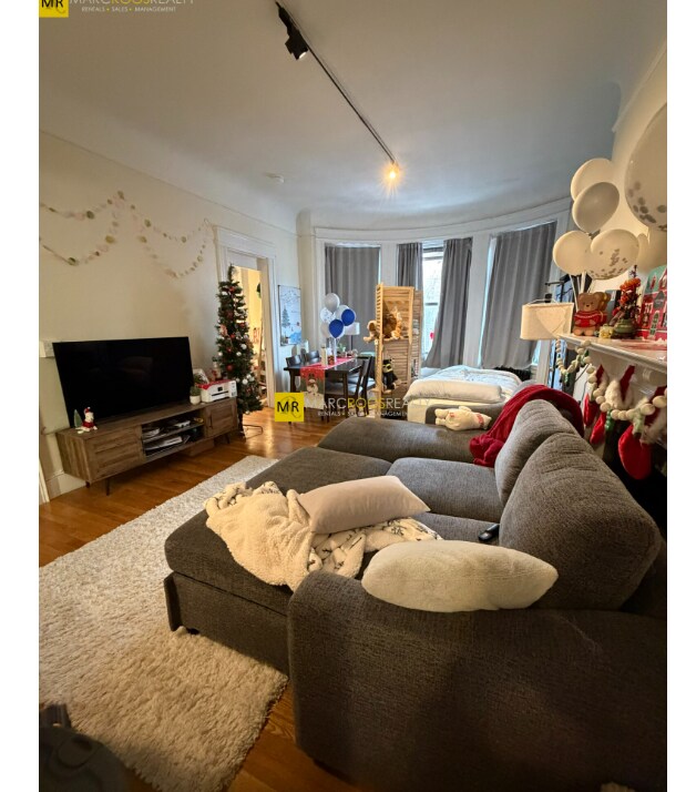 Building Photo - 585 Beacon St