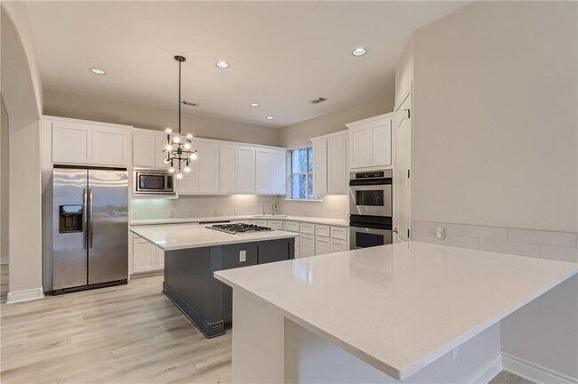Building Photo - 4331 Canoas Dr