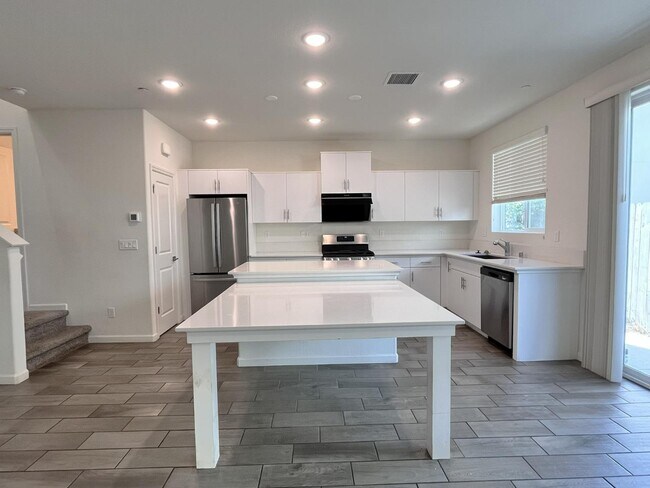 Foto del edificio - 537 Farmhouse Ln