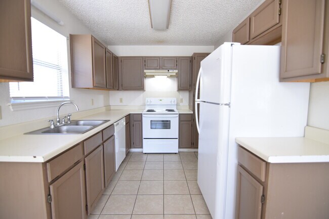 Building Photo - 402 Baumann Dr