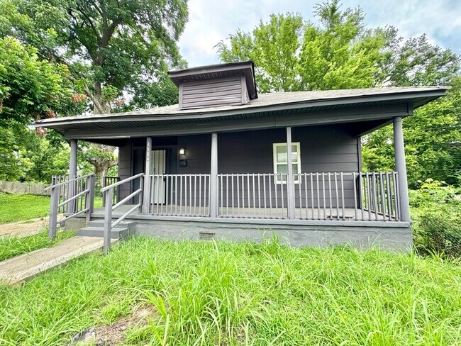 Photo - 1584 Rayburn St House