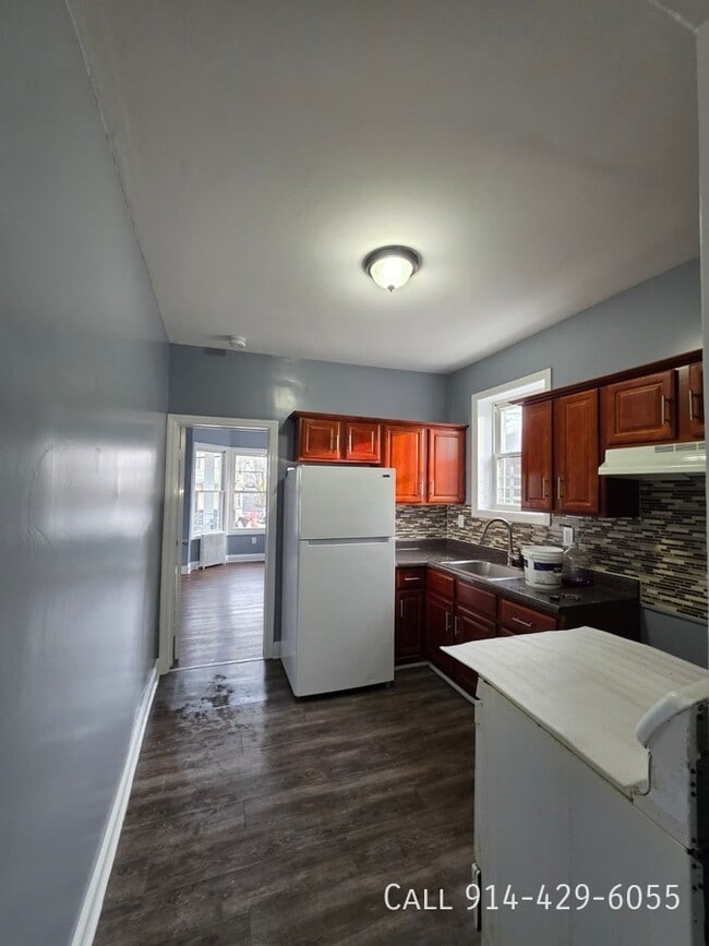 Building Photo - 76 Chestnut St