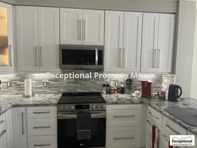 Foto del edificio - 5913 Tarpon Gardens Cir