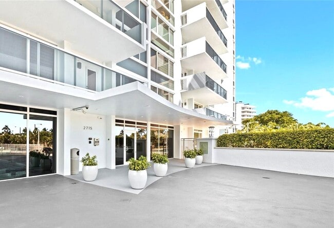 Foto del edificio - 2715 N Ocean Blvd