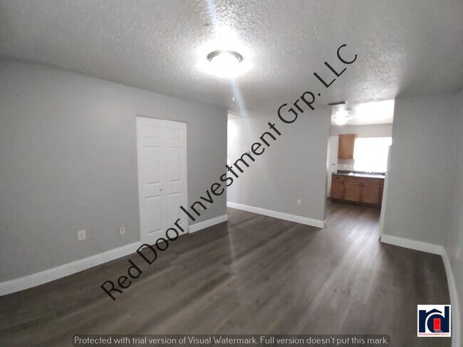 Building Photo - Large 2/1- Minutes from Downtown Leesburg/...
