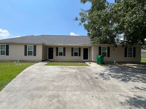 Building Photo - 1819 Hazel Dr