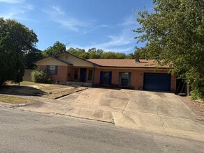 Building Photo - 1007 Goode Dr