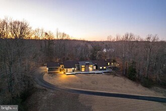 Building Photo - 20 Cessna Ln