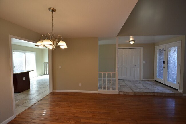 Building Photo - 2371 Glendale Cir