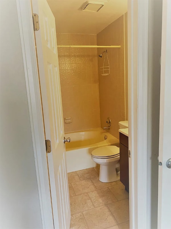 Building Photo - 8225 Fairmount Dr