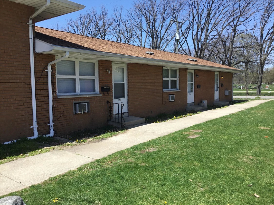 Primary Photo - 2126 Lathrop St