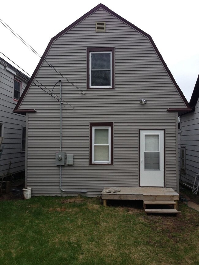 Building Photo - 1623 E 5th St