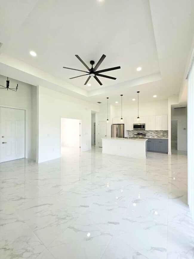 Foto del edificio - 348 Ranch Ave