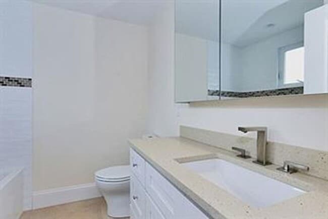 Building Photo - 165 High
