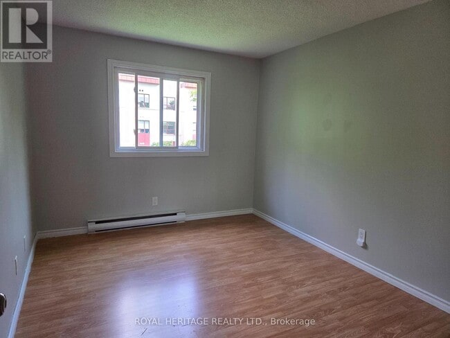 Photo du bâtiment - 8800-8800 Willoughby Dr