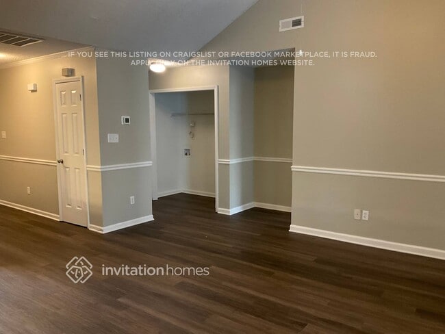 Building Photo - 635 Tryon Pl