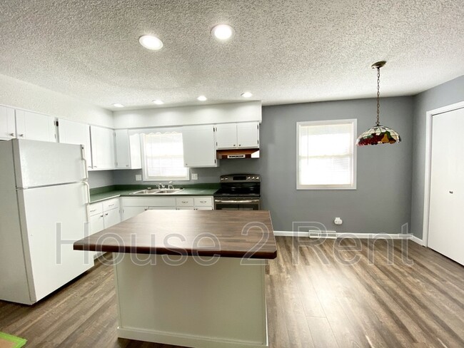 Building Photo - 410 S Aikman St