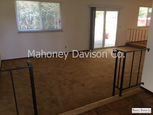 Building Photo - 6070 Donna Ct
