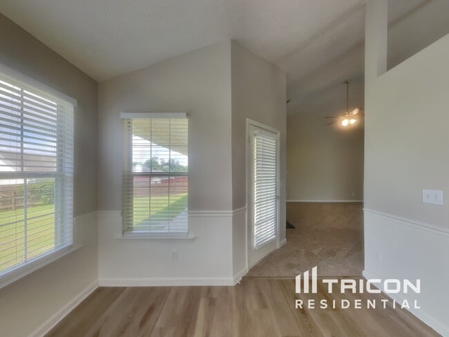 Building Photo - 1469 Buckingham Pl