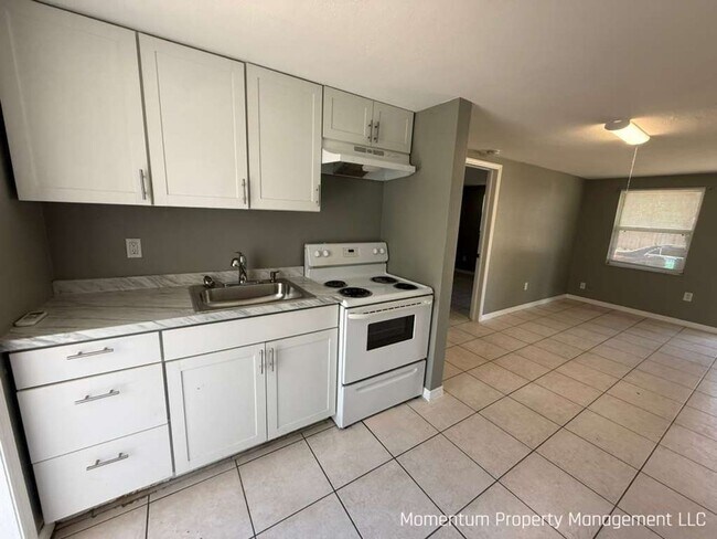 Building Photo - Remodeled One Bedroom- Clearwater! Apply Today- FOR FREE!