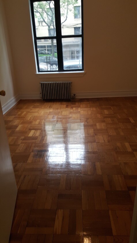Primary Photo - 1050 Brooklyn Ave