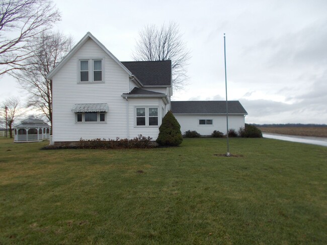 Building Photo - Large, beautiful Farm House in North Wayne...