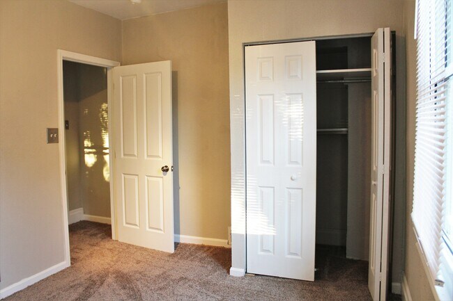 Foto del edificio - 484 Belonda St