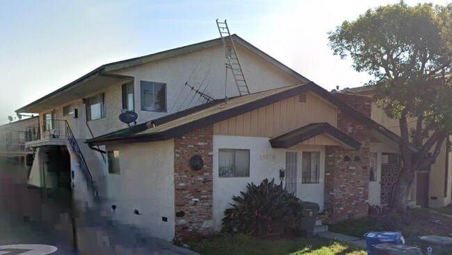 Building Photo - 11626 Menlo Ave