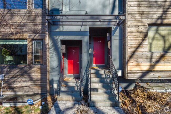 Entradas - Otis Place Flats