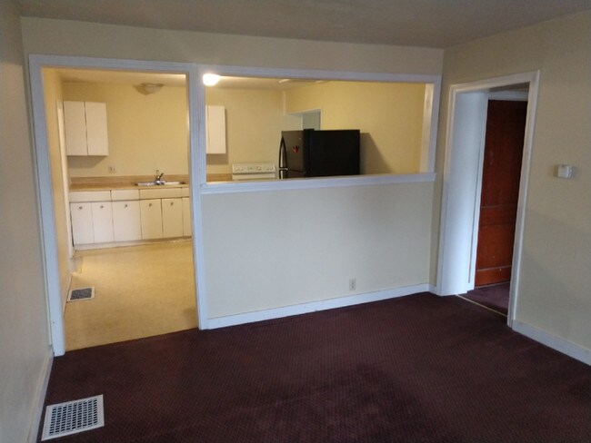 Building Photo - Urichsville Tri-Plex