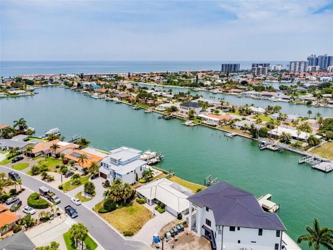 Foto del edificio - 2244 Donato Dr