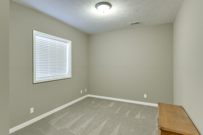 Cama 4 - 17024 Cypress St