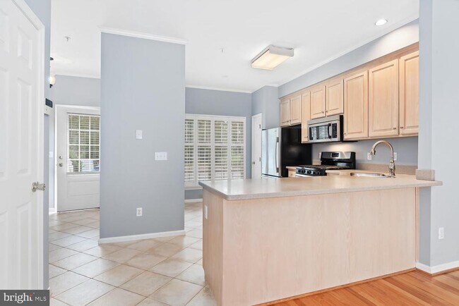 Building Photo - 7412 Tour Dr